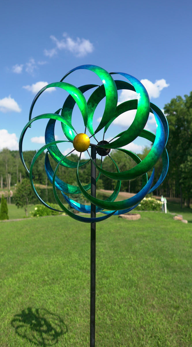 Kinetic Art and Windspinner – Robin's Nest